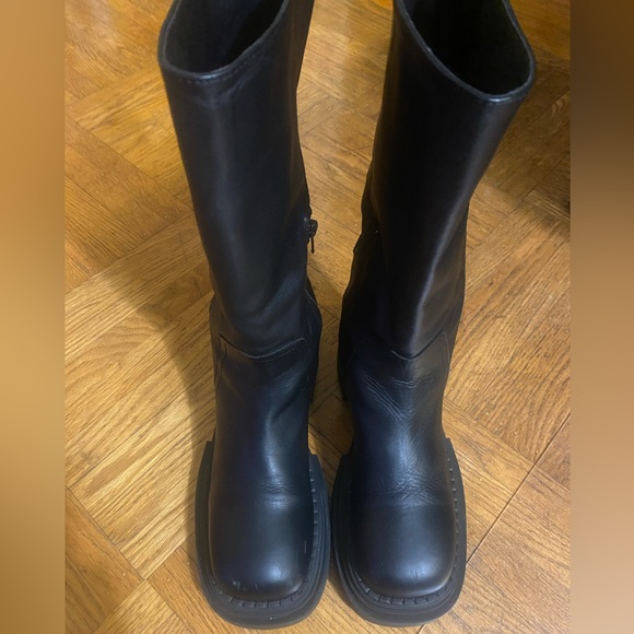 Pacika Leather Boots - Picture 5 of 6
